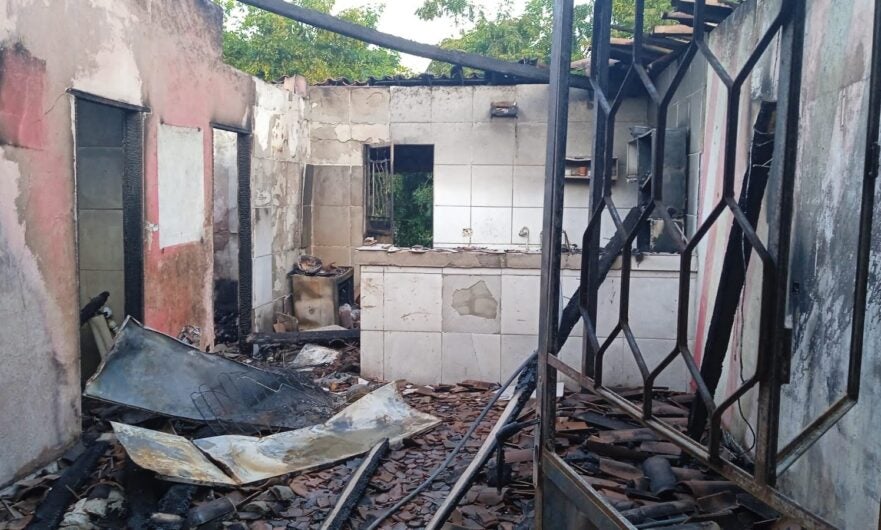 Carnaubeira da Penha: Família pede ajuda após perder tudo em incêndio