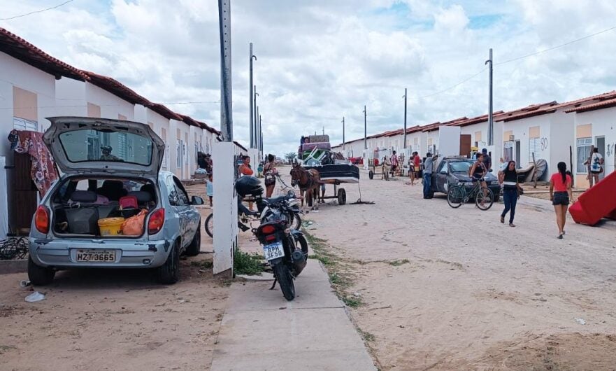 Reintegração de posse em Residencial Francisco Chagas ocorre sem resistência em Paulo Afonso