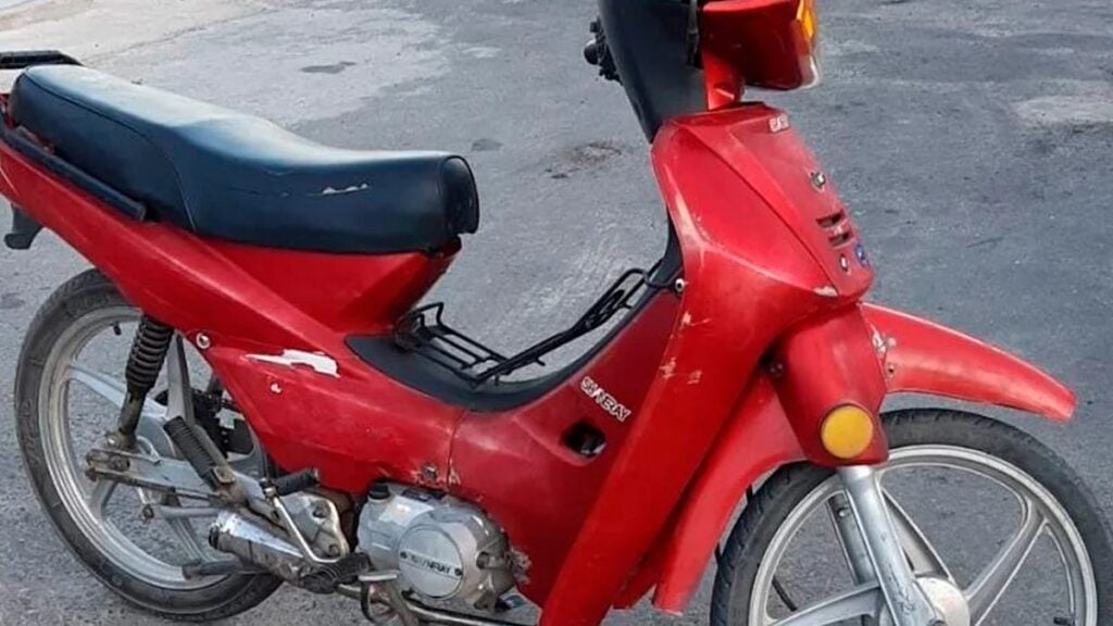 Polícia Militar recupera motocicleta roubada em Delmiro Gouveia e prende suspeito por receptação Polícia Militar recupera motocicleta roubada em Delmiro Gouveia e prende suspeito por receptação
