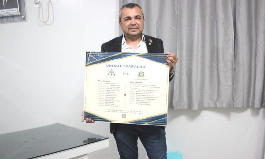 Câmara de Petrolândia conquista placa da ALEPE, em reconhecimento de gesto de união e trabalho entre os poderes Legislativo municipal e estadual