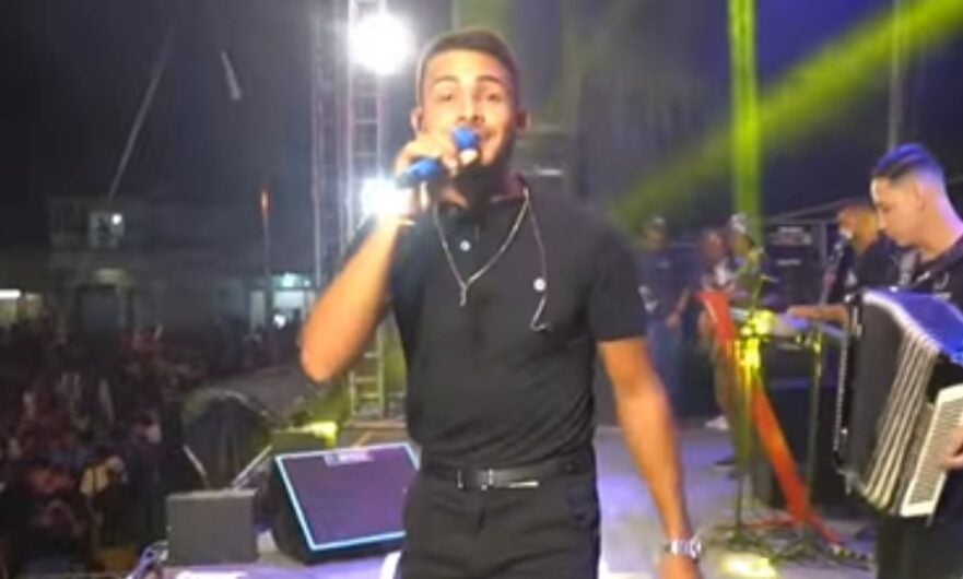 Jadson Araújo anima 4ª noite da Festa da Padroeira em Tacaratu [Vídeo]