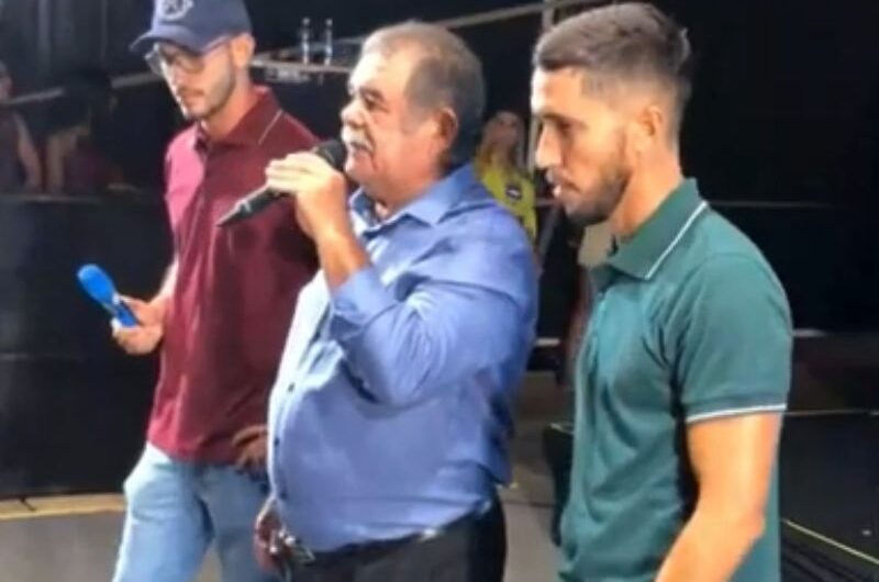 Eraldo Jr & Emanuel animam 3ª noite da Festa da Padroeira em Tacaratu [Vídeo]