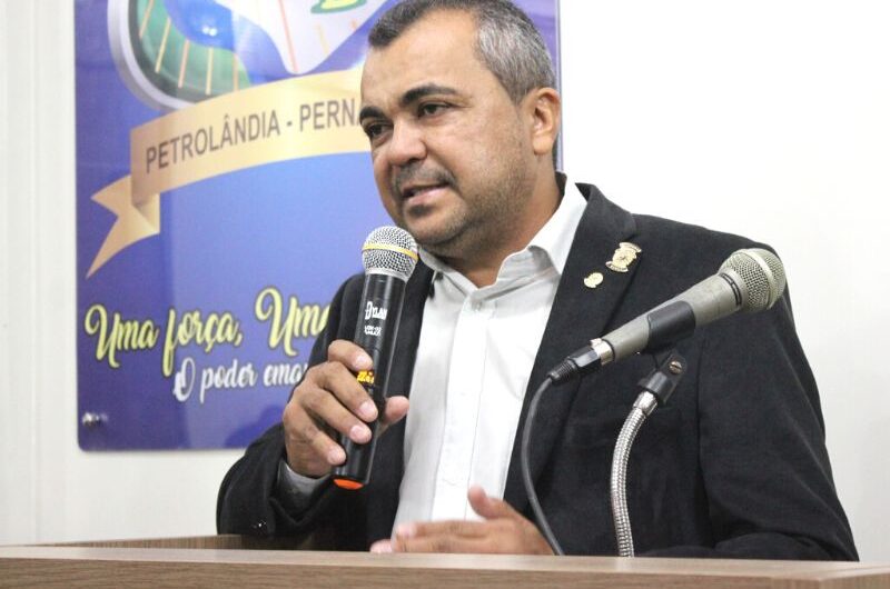 Petrolândia: Presidente da Câmara/Vereador ‘Dedé de França’ solicita implantação de pontos de ônibus no município