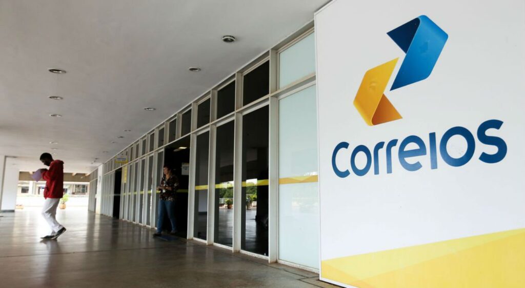 Correios abrem concurso para mais de 3 mil vagas, com salários iniciais de até R$ 6,8 mil Correios abrem concurso para mais de 3 mil vagas, com salários iniciais de até R$ 6,8 mil