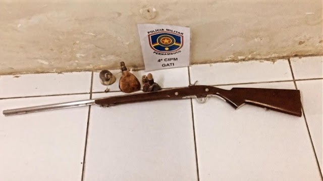Polícia Militar prende homem com espingarda na zona rural de Tacaratu, PE
