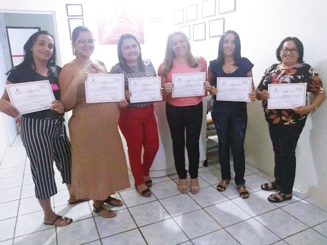 Entrega de certificados da Turma do Curso sobre Autismo e Leis Específicas do Alternativo Colégio e Cursos de Petrolândia [Fotos]