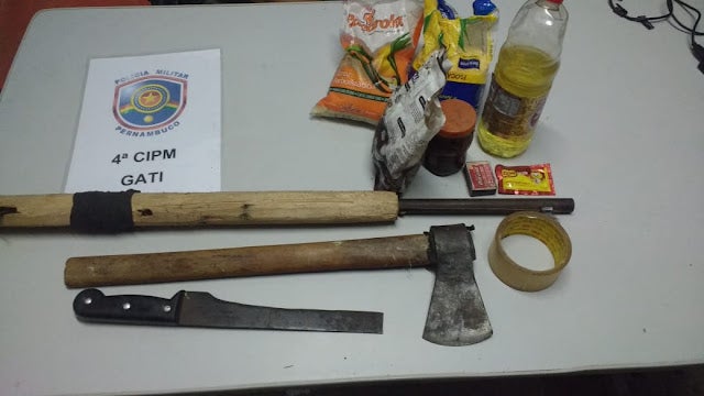Petrolândia: Adolescentes são detidos pela PM suspeitos de furtarem alimentos no Posto de Saúde na Agrovila 4 dos Mandantes; arma de fogo também foi apreendidada