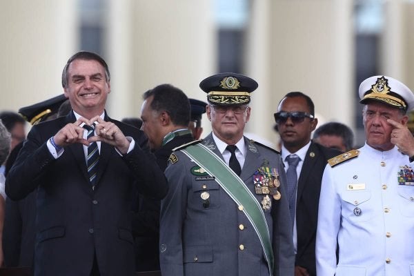 Com salários de até R$ 106 mil, militares comandam 16 estatais no Brasil