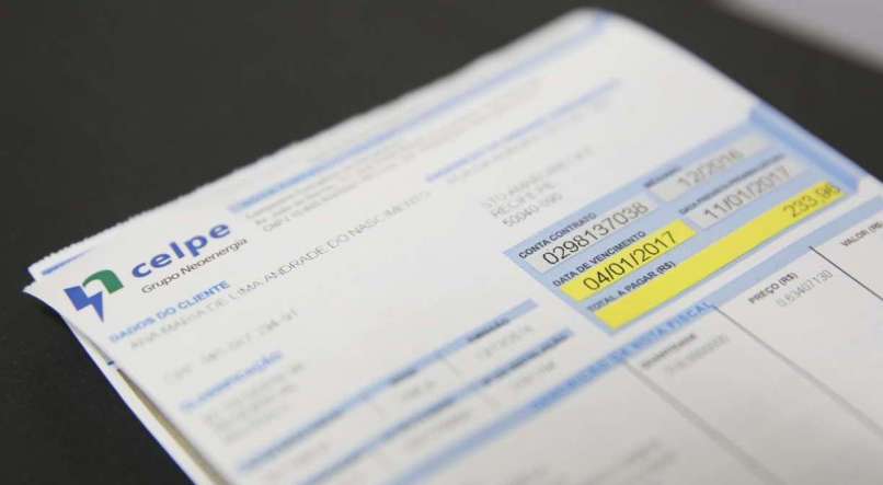 Celpe volta a cobrar tarifa de energia aos consumidores de baixa renda Celpe volta a cobrar tarifa de energia aos consumidores de baixa renda