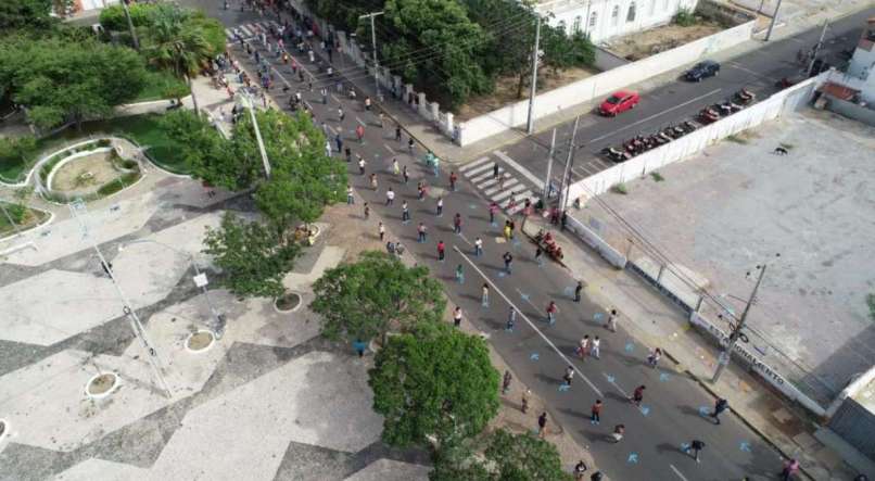 Caixa Econômica de Petrolina dá exemplo de como organizar multidão na fila de espera