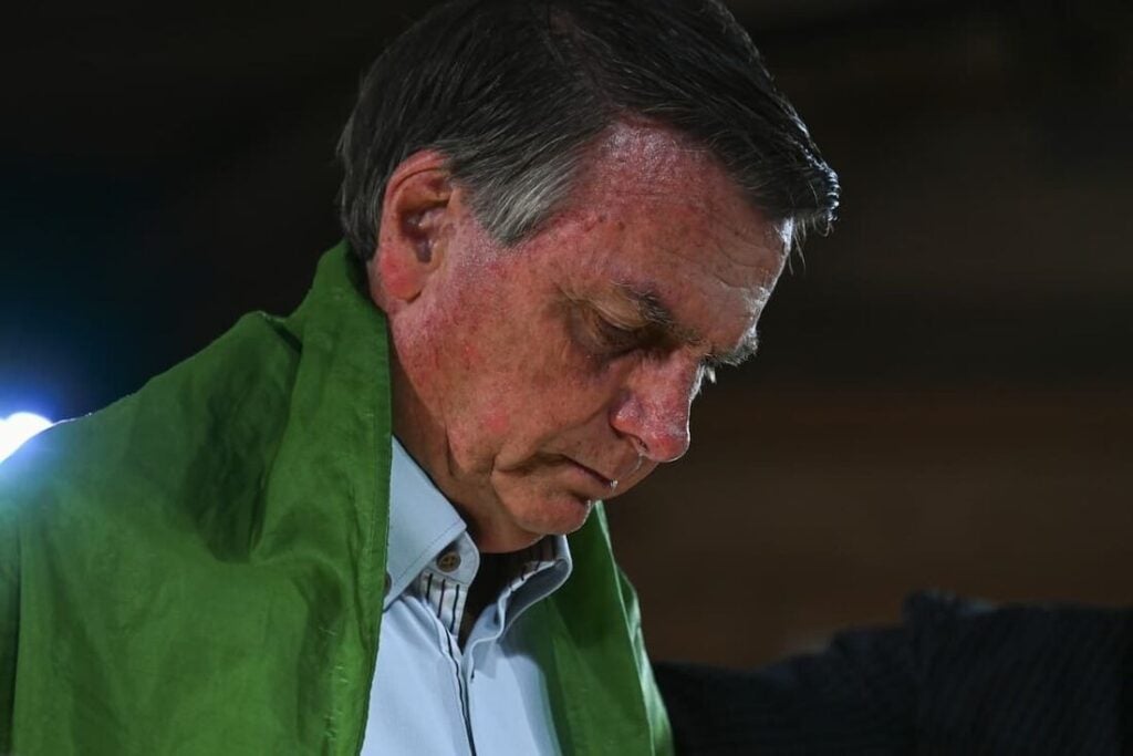 Bolsonaro afirma que é italiano e tem direito a obter dupla cidadania Bolsonaro afirma que é italiano e tem direito a obter dupla cidadania