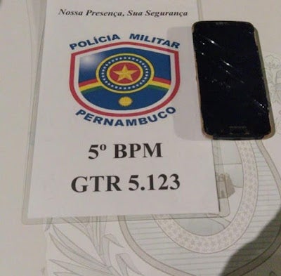 Policiais do 5º BPM realizam apreensão de celular com restrições de roubo na zona rural de Petrolina (PE)
