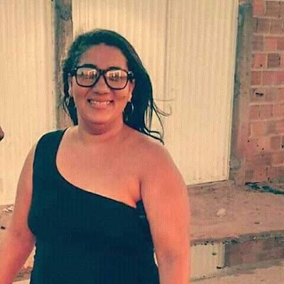 Petrolândia: Aniversariante do dia, Tereza Gomes, recebe felicitações de sua irmã Maria Helena, pela passagem de seu aniversário