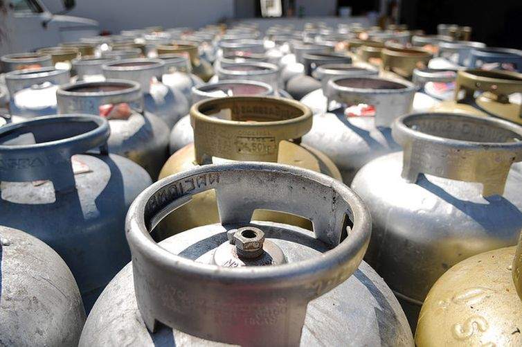 Petrobras reduz preço do gás de cozinha em 10% a partir desta terça-feira