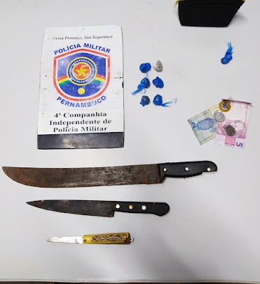 Polícia detém dois suspeitos por posse ilegal de entorpecente e arma branca, em Petrolândia (PE)
