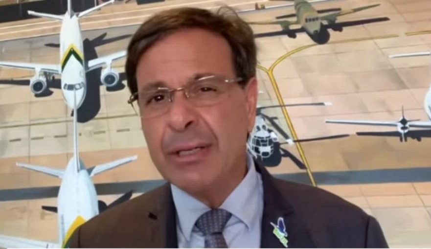 Ministro do Turismo não apresenta comprovante de vacina e cancela visita a museu