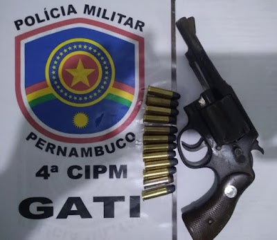 Homem é detido pela PM com arma de fogo no Bairro Nova Esperança, em Petrolândia, PE