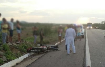 Colisão entre carro e moto deixa um idoso morto na BR 316, em Parnamirim (PE)