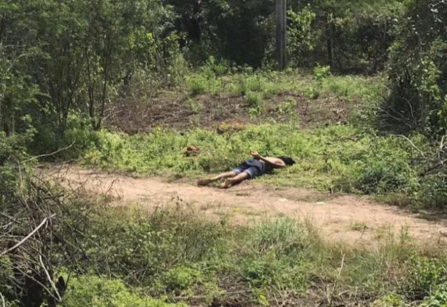 Corpo de jovem é encontrado algemado e com marca de tiro na cabeça em Água Branca, AL
