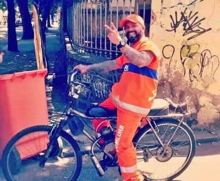 Pai bonitão de Maria, do ‘BBB 22’, é gari e massagista em sauna gay do Rio