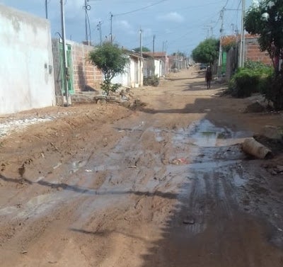 “Está demais”, desabafa leitora sobre esgoto a céu aberto no Bairro Nova Esperança, em Petrolândia-PE