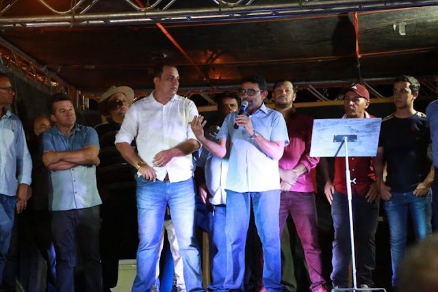 Com presença de grande púbico, e em clima de festa, Prefeito de Ibimirim ‘Adauto Bodegão’ inaugura praça do Povoado Poço do Poi e uma Adutora na mesma comunidade