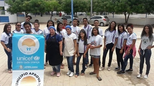 Adolescentes do NUCA de Petrolândia, realizam pesquisa nas escolas municipais sobre os tipos de alimentos