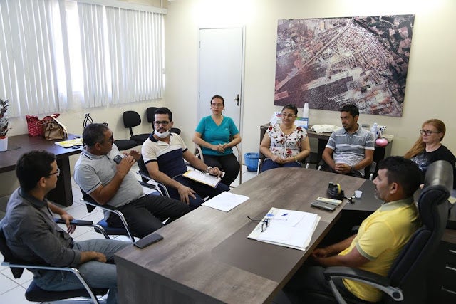 Coronavírus: Após reunião com representantes da Secretaria de Saúde, Assistencial Social e Procurador Jurídico, Prefeito de Ibimirim ‘Adauto Bodegão’ declara que Prefeitura entregará cestas básicas a famílias carentes
