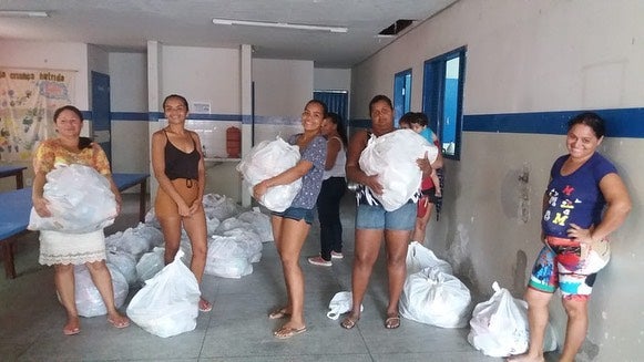 Coronavírus: Mães e crianças cadastradas na Casa da Criança Nutrida recebem kits alimentação em Petrolândia (PE)