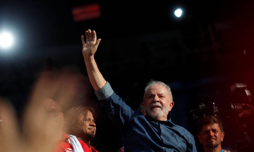 Em São Paulo, Lula ataca Bolsonaro em ato das centrais sindicais pelo dia 1º de maio