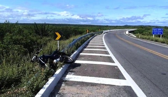 Acidente com vítima fatal na Ponte do Jacaré próximo a Santa Maria da Boa Vista (PE)