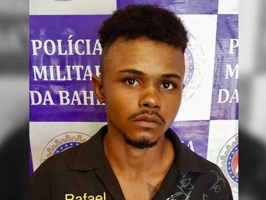 Polícia Militar de Paulo Afonso prende homem acusado de tráfico de drogas no BTN III Polícia Militar de Paulo Afonso prende homem acusado de tráfico de drogas no BTN III