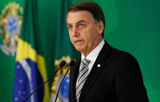 Bolsonaro critica restrições em São Paulo e Brasília e fala em risco de invasões a supermercados e greves