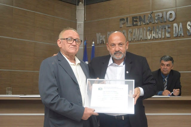 Empresário Francisco Edvaldo ‘Galego do Vidro’ recebe Título de Cidadão de Petrolândia