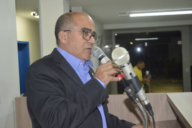 “A Compesa não está podendo colocar/implantar o sistema de água no Bairro Novo Horizonte, não é por conta dos vereadores não! É por conta que a área está judicialmente embargada”, declarou o Vereador de Petrolândia ‘Joilton Pereira’, durante Sessão na Câmara Municipal [Vídeo]