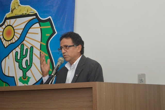 “Eu estou envergonhado de ser vereador, porque o vereador não resolve nada! Não marca uma reunião com o governador através de um deputado!”, desabafa o Vereador de Petrolândia ‘Toinho de Eugênio’, durante Sessão na Câmara [Vídeo]