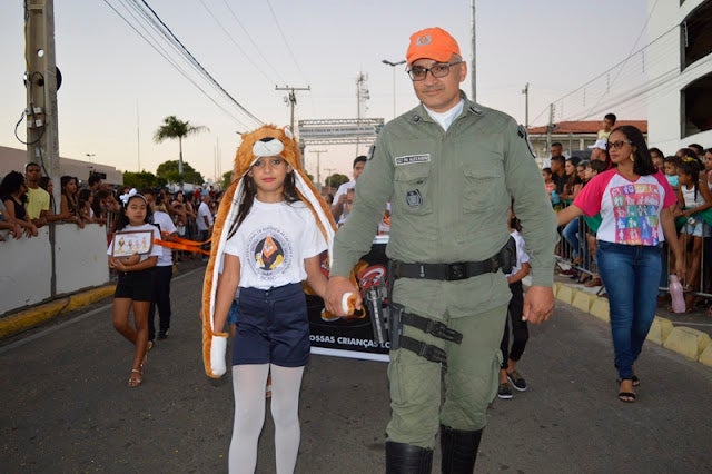 Desfile Cívico de 7 de Setembro em Petrolândia, homenageia Proerd – Programa Educacional de Resistência às Drogas e à Violência, desenvolvido pela Policia Militar de PE