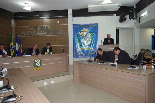 Vereadores realizam Sessão Ordinária no Plenário da Câmara Municipal de Petrolândia, no dia 9 de Outubro de 2019 [Fotos e Vídeo]