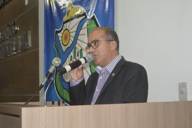 “Vamos cobrar firmemente, novamente coisa que já foi cobrada anteriormente, mas vamos enviar novo ofício cobrando novamente!”, declara o Vereador de Petrolândia ‘Joilton Pereira’, em discurso na Câmara, sobre tratamento de água nas agrovilas [Vídeo]