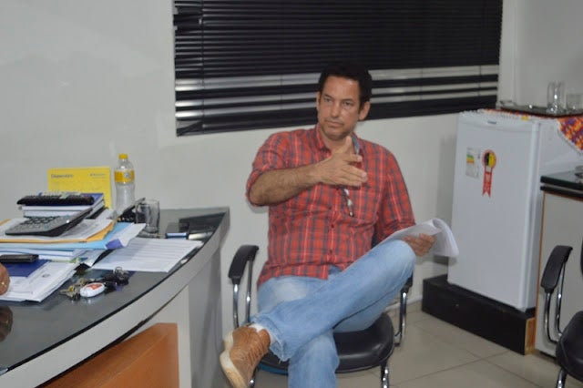Vídeo: Marconi da Casa de Apoio para pacientes do TFD no Recife, se reúne com Vereadores de Petrolândia, e pede para interverem em quebra de contrato e pagamento de dívida da Prefeitura, no valor de R$ 828.794,25 (segundo a empresa); justiça expediu mandato de intimação sobre o caso