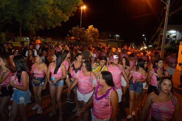 Passagem do Bloco Farra & Desmantelo durante Carnaval 2020 de Petrolândia [Fotos]