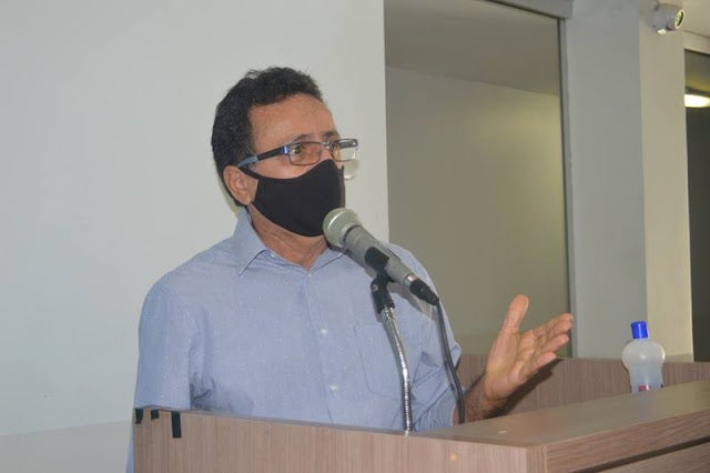 “O secretário diz que o vereador cobra demais! Mas tem que cobrar porque ele não faz nada! Não faz nada então tem que ser cobrado!”, declara o Vereador de Petrolândia Toinho de Eugênio, a respeito do matadouro público do município [Vídeo]