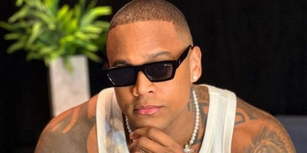 Léo Santana rebate acusação de internauta: “Me respeita, seu invejoso”