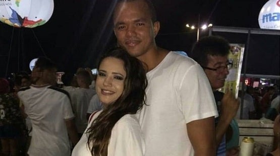 Policial mata esposa e amante após flagrar traição no quarto do casal