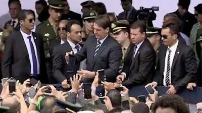 Faxineiro é preso suspeito de tentar matar Bolsonaro durante evento: “Preparando minha faca”