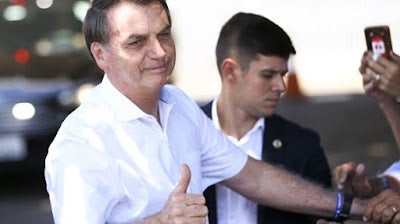 Bolsonaro assina medida provisória que extingue o Dpvat