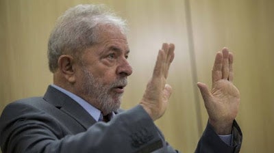 Família e namorada pressionam Lula a aceitar cumprir pena em casa