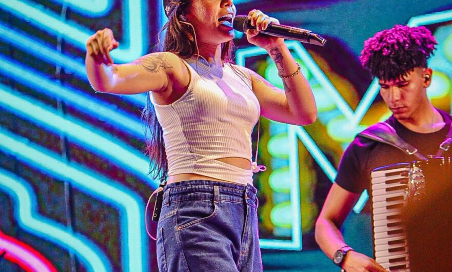 Maria Clara anima à penúltima noite da Festa da Padroeira em Tacaratu [Fotos Vídeo]