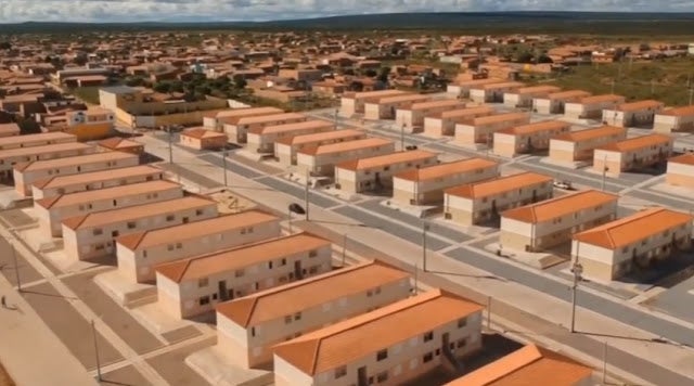 Reportagem exclusiva para o Jornal Maranata (2ª Edição) fala com novos moradores do residencial Dr. Francisco Simões de Lima em Petrolândia, PE [Vídeo]