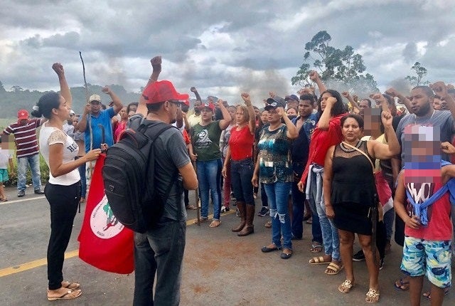 MST resiste e brigadas regionais param estradas federais contra despejo de famílias